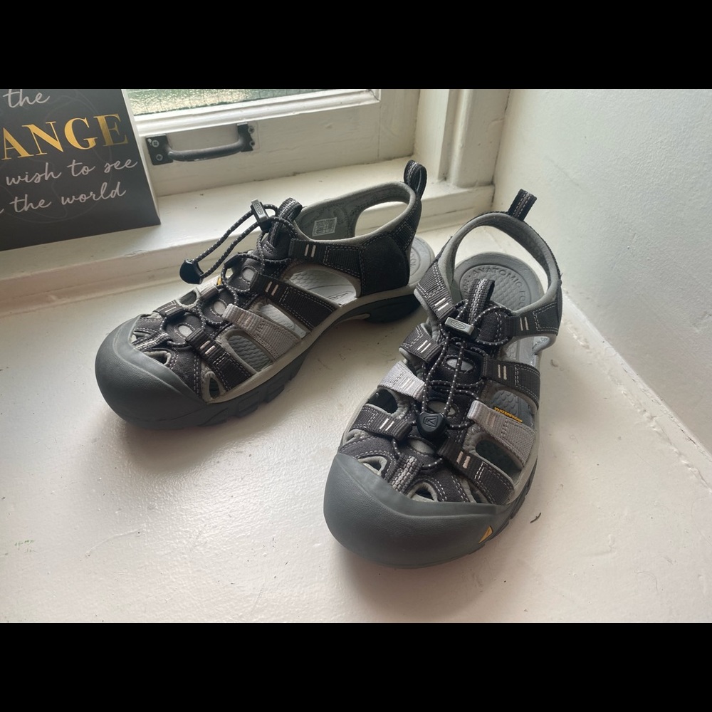 Keen Sandals Womens 9.5